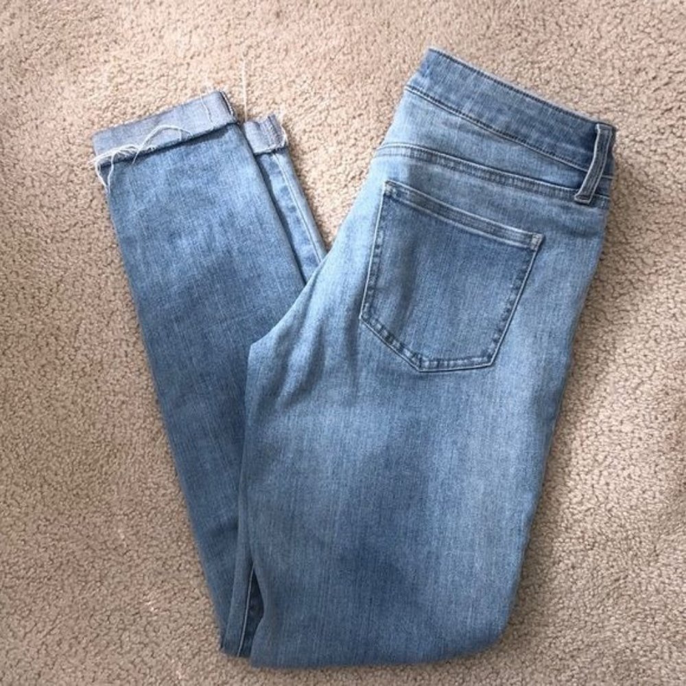 Uniqlo Light Wash Mid Rise Skinny Jeans
